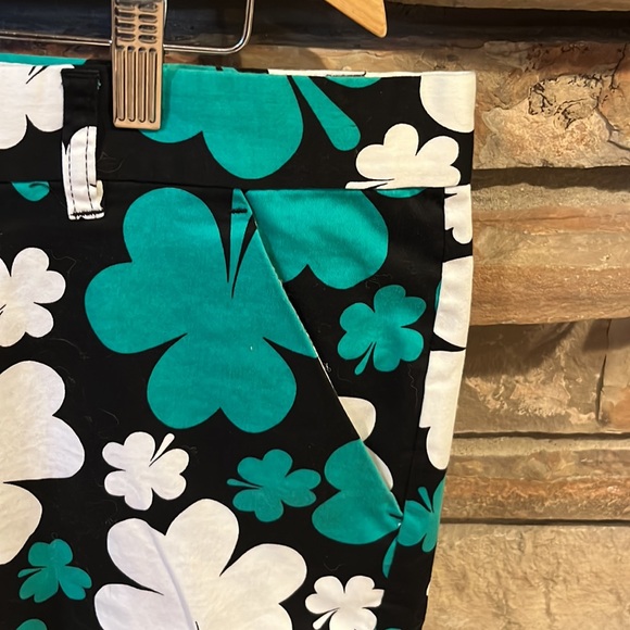 Royal & Awesome Golf Shamrock Stretch Cotton Flat Front Shorts - Picture 3 of 9